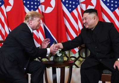"ترامب" يسلم نظيره الكوري الشمالي وثيقة لنقل الأسلحة النووية إلى واشنطن
