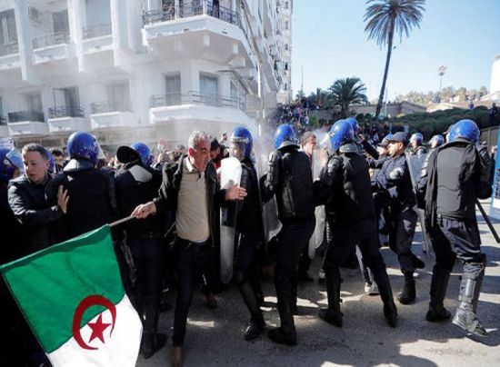 الأمن الجزائري ينفي قطعيًا إطلاق الرصاص على المتظاهرين