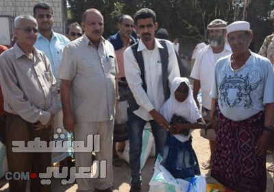 بحضور بعض المسؤولين.. توزيع مساعدات غذائية لذوي الاحتياجات الخاصة بلحج 