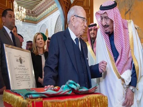 تونس تمنح الملك سلمان الدكتوراه الفخرية من جامعة القيروان