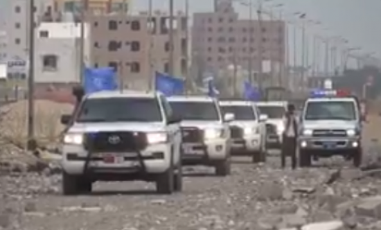 مقطع مصور يوثق لحظة إطلاق الحوثيين النيران على المراقبين الأمميين