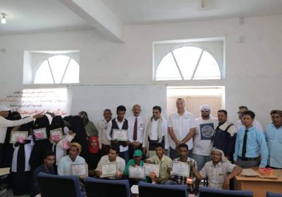 "خليفة الإنسانية" تكرم المتفوقين علمياً من أبناء سقطرى وتأهلهم لسوق العمل (صور)