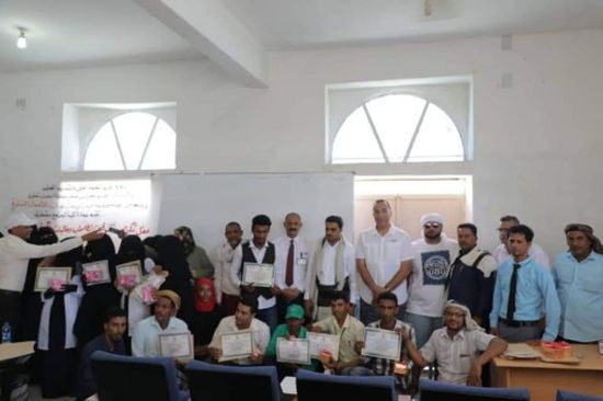 "خليفة الإنسانية" تكرم المتفوقين علمياً من أبناء سقطرى وتأهلهم لسوق العمل (صور)