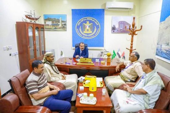 اللواء بن بريك يستعرض نتائج زيارة الانتقالی للندن و موسکو مع شيخ قبائل نعمان بشبوة