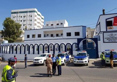 حملات أمنية مكثفة لكبح ظاهرة المعاكسات في أسواق المكلا