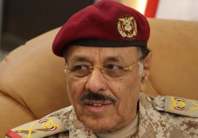 الصفقة الحرام.. محسن الأحمر يؤيد تصعيد الأزمة في تعز لتمكين الحوثي