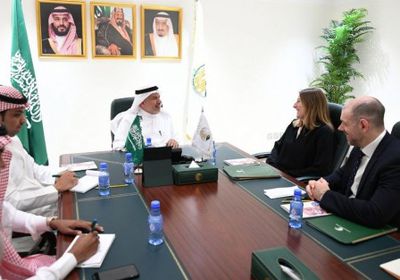 الربيعة يطلع الدبلوماسية البريطانية على البرامج المنفذة في اليمن 