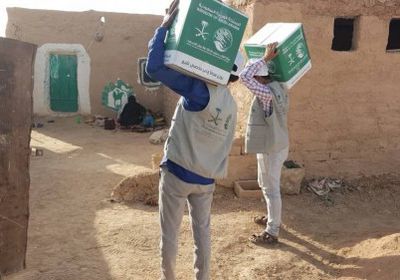 "سلمان للإغاثة" يوزع 740 سلة غذائية في مديريتي الحزم والغيل بالجوف