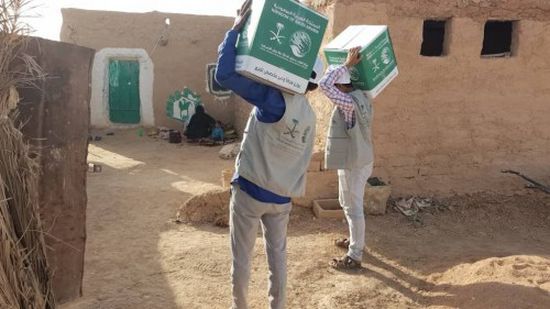 "سلمان للإغاثة" يوزع 740 سلة غذائية في مديريتي الحزم والغيل بالجوف