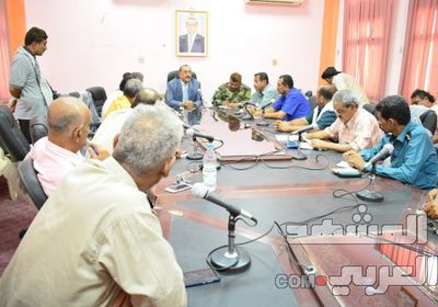 نائب محافظ لحج يترأس اجتماعا لمناقشة أوضاع الأراضي بالمحافظة (صور) 