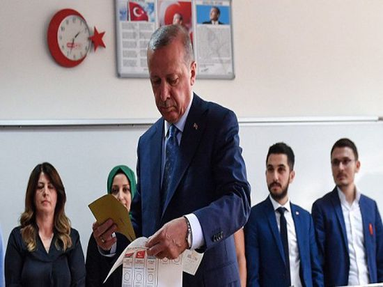 "الغارديان": الانتخابات المحلية التركية عقاب من الشعب لأردوغان