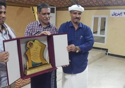 البحسني يلتقي بإدارة ولاعبي فريق نادي التضامن لكرة القدم