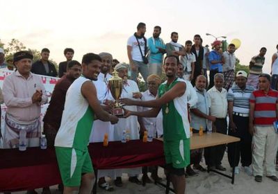 اختتام منافسات بطولة كرة الطائرة الشاطئية بالمهرة (صور)