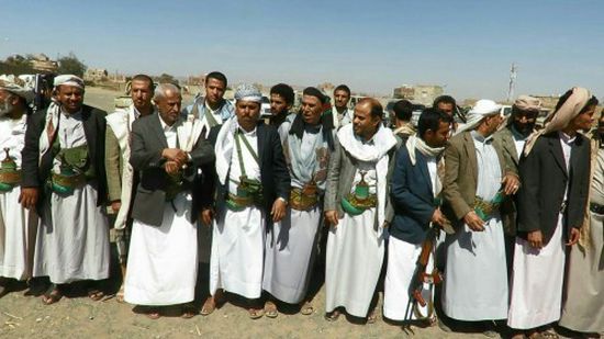 توافد الآلاف إلى صنعاء.. تستر الحوثي على المجرمين يستفز قبائل عمران