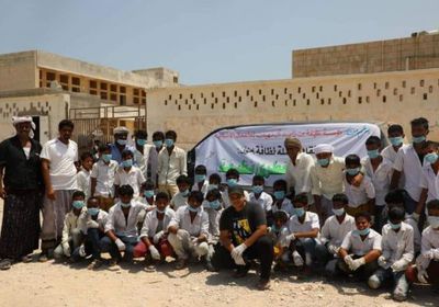 بدعم إماراتي.. طلاب المدارس يواصلون تنفيذ حملة "من أجل سقطرى نظيفة"