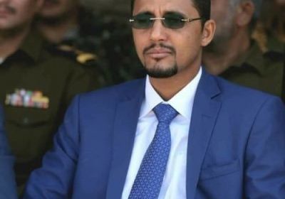القديمي يستنكر منع الحوثيون توزيع الغذاء من مطاحن الحديدة