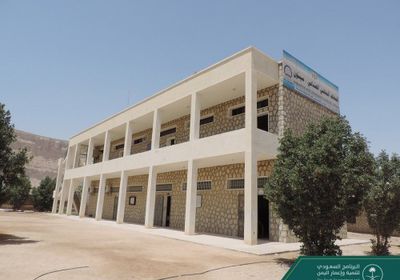 البرنامج السعودي يبحث مشاريع سد احتياجات المعهد المهني في سيئون 