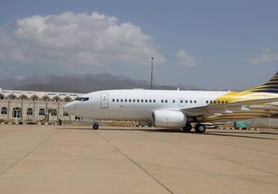 طائرة خاصة تنقل أحد المرضى من سقطرى للعلاج بدولة الإمارات