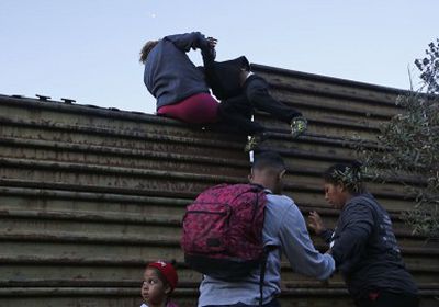 خارجية المكسيك: واشنطن لم تغلق حدودها مع بلادنا