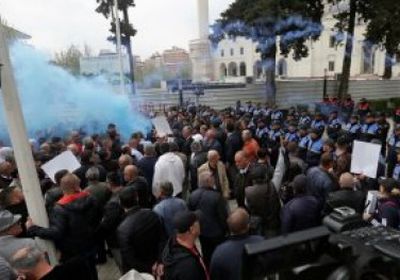 احتجاجات حاشدة بألبانيا تطالب الحكومة بالاستقالة 