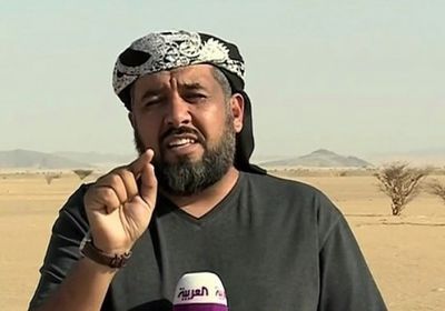 الحوثي محمد أبو طالب يتفاخر بسيارته الفارهة.. والعرب يعلق