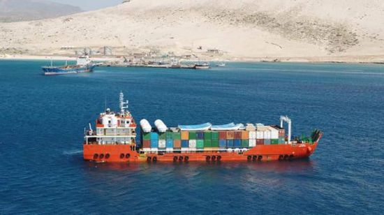 ميناء سقطرى يستقبل سفينة مساعدات إماراتية جديدة دعماً لأهالي الجزيرة