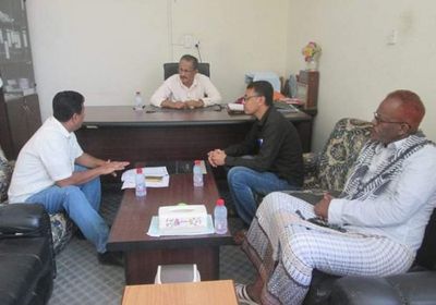 مناقشة الاستعدادات النهائية لإقامة المخيم الطبي الجراحي السابع بمستشفى الشحر