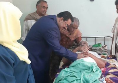 رئيس انتقالي لحج يزور "عرابة" للاطمئنان على حالته الصحية