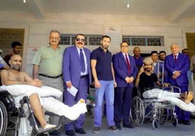 بن بريك يزور مستشفى أطباء بلاحدود في عدن.. ويدين الاعتداء على حرمتها