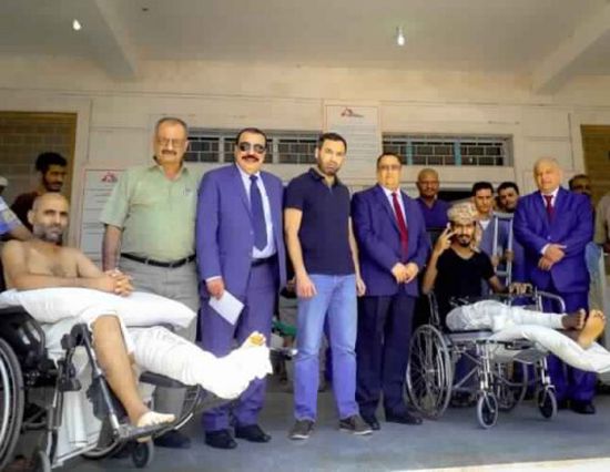 بن بريك يزور مستشفى أطباء بلاحدود في عدن.. ويدين الاعتداء على حرمتها