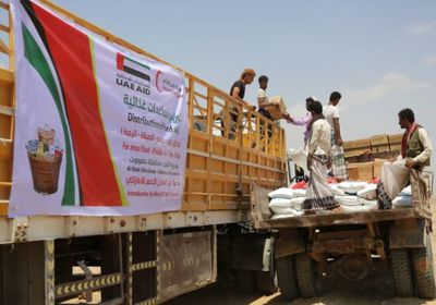 الهلال الأحمر يوزع 300 سلة غذائية جديدة على أهالي الشحر 