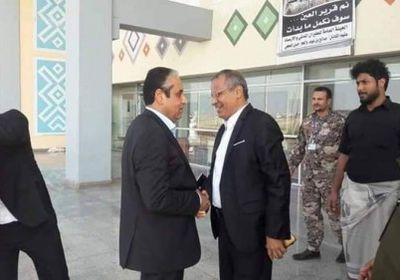 محافظ البنك المركزي يصل إلى العاصمة عدن