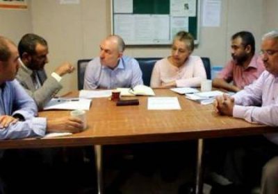 رئيس الفريق الحكومي: الحوثي يمنع تشغيل مطاحن الحديدة ويوزع المساعدات على أتباعه