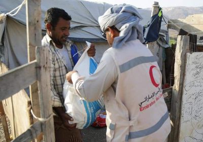 200 سلة غذائية من الهلال الأحمر إلى أهالي بروم ميفع بحضرموت (صور)