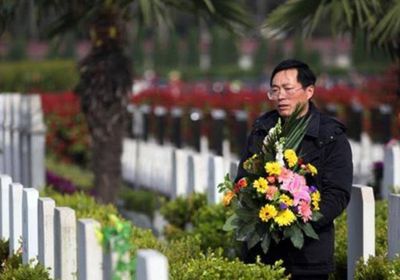 الصينيون يحيون أحد أهم أعيادهم الروحية بـ" كنس القبور "  