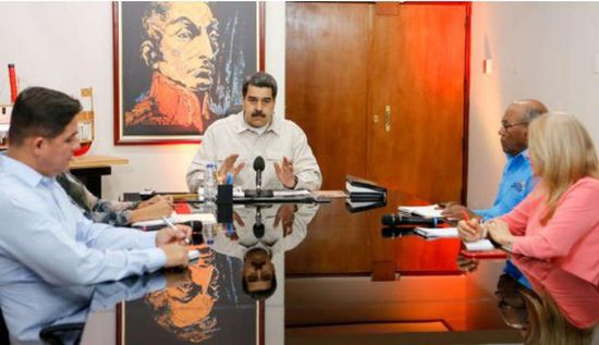 رئيس فنزويلا يلجأ لـ" واتس آب " لتوضيح أزمات البلاد مع المواطنين