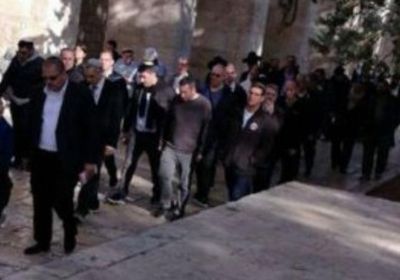 مستوطنون إسرائيليون يغلقون الطريق الرئيسى بين نابلس والضفة الغربية