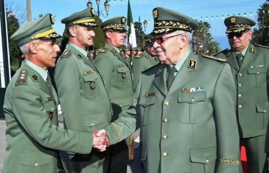 الجيش الجزائري يعلن تأييده التام لمطالب الشعب