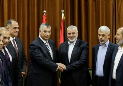 أكاديمي إماراتي مُهاجمًا فتح وحماس: لن يُحرروا فلسطين!