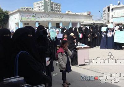 المليشيا تُجبر أطفال المدارس على حضور فعاليات طائفية تمجد الصريع حسين الحوثي