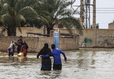 النظام الإيراني يُسكن الأحوازيين المتضررين من الفيضانات بعربات القطار