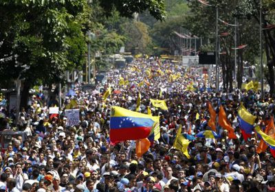 احتشاد الفصائل السياسية المتنازعة على السلطة بجميع أنحاء فنزويلا