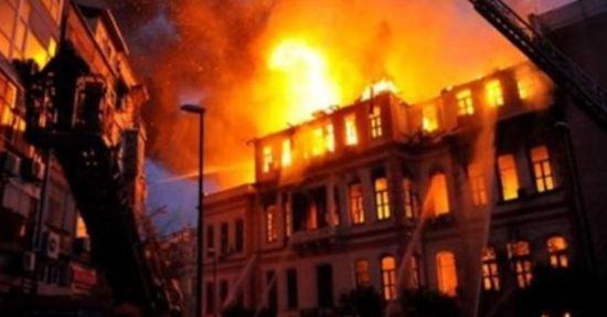 السيطرة على حريق هائل فى أحد المبانى السكنية بباريس 