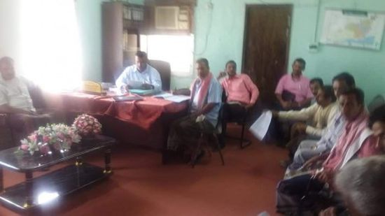 تنفيذي مديرية ردفان يناقش الجوانب المتعلقة بسير خدمات المواطنين 