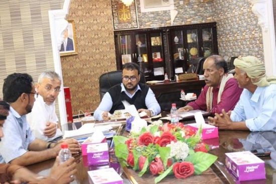 اجتماع بالمهرة لمناقشة إمكانية شق وحدات جوار جديدة بالغيضة