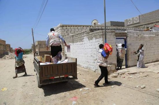 الهلال الإماراتي يوزع 500 سلة غذائية في الديس الشرقية بحضرموت( صور)