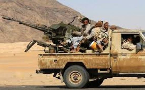 صحفي: إيران تُرسل السلاح لقتل اليمنيين وتجويعهم!