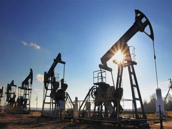 أسعار النفط تصل لأعلى مستوياتها متأثرة بالصراع في ليبيا