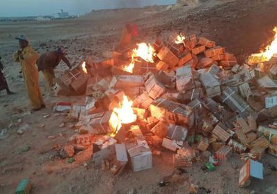 إتلاف بضائع ومواد غذائية منتهية الصلاحية بمنفذ شحن بالمهرة