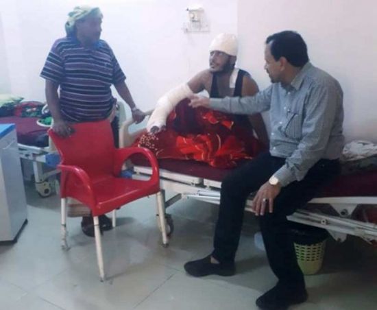 السقطري يطمئن على صحة جندي منتسب لـ"النخبة السقطرية" بعدن